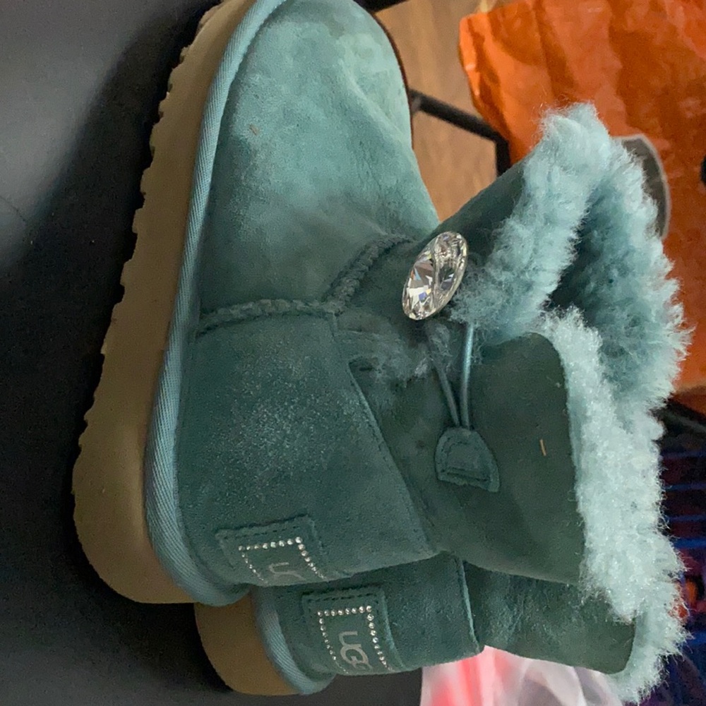 UGG DIAMOND GREEN BOOTS